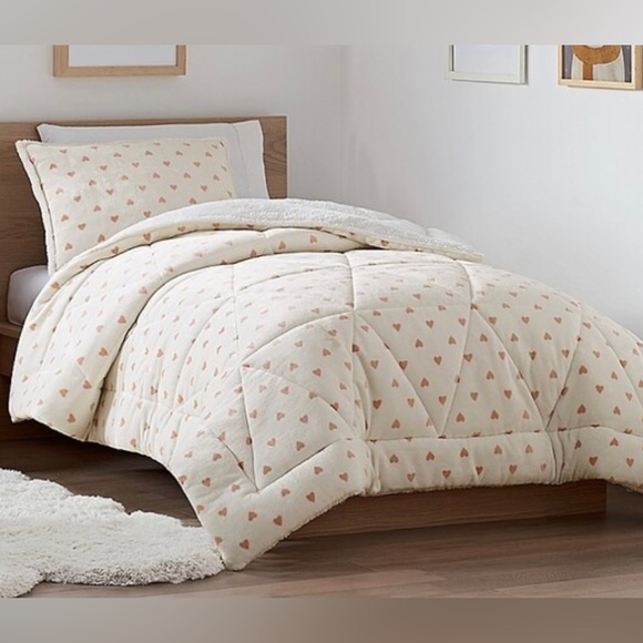 UGG BRAND NEW RARE & GORGEOUS AVERY HEARTS TWIN REVERSIBLE COMFORTER SET - Picture 4 of 4